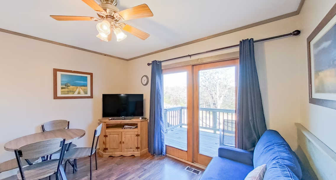  Living/Dining area