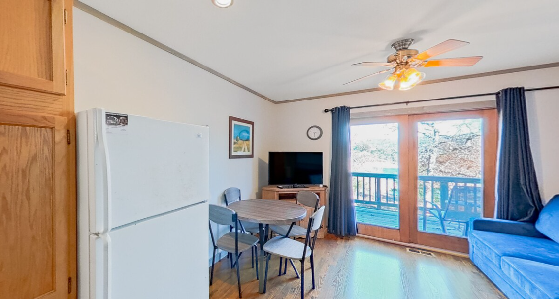  Living/Dining area