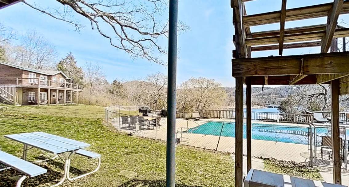  Pool/outdoor seating