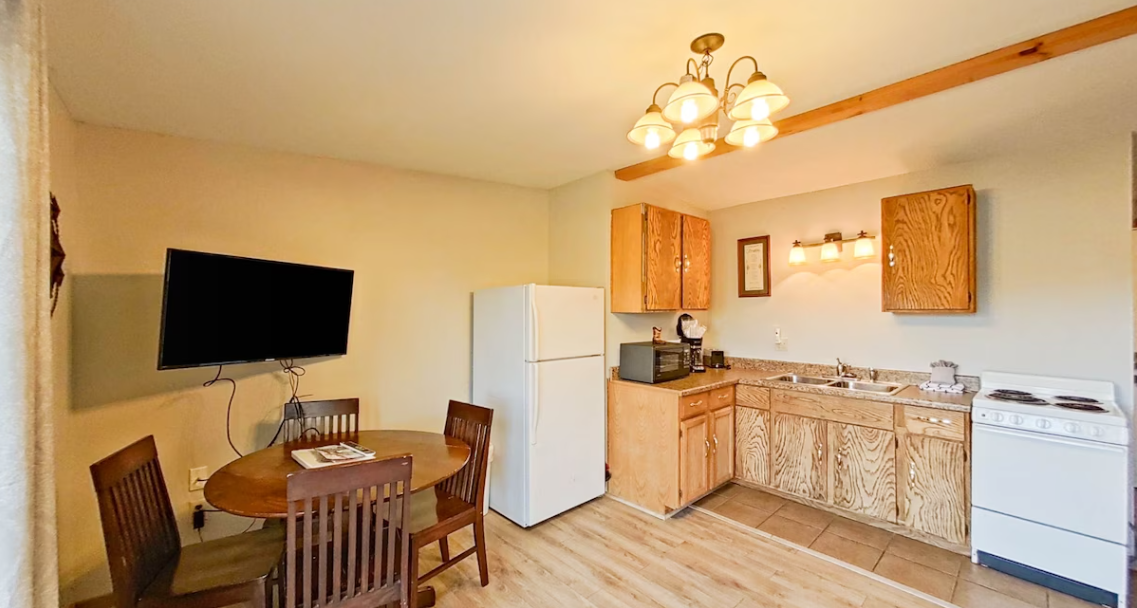Kitchen/Dining area