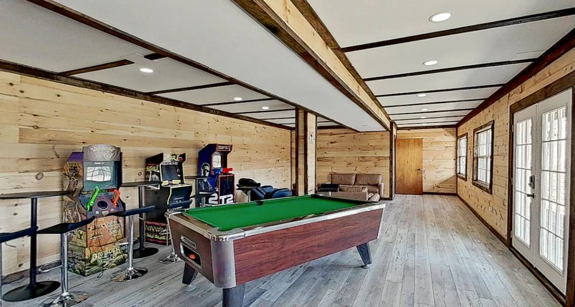  Community game room